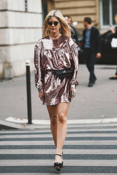 October 2, 2018: Paris, France - Street style outfit during Paris Fashion Week  - PFWSS19 - Valokuva, kuva
