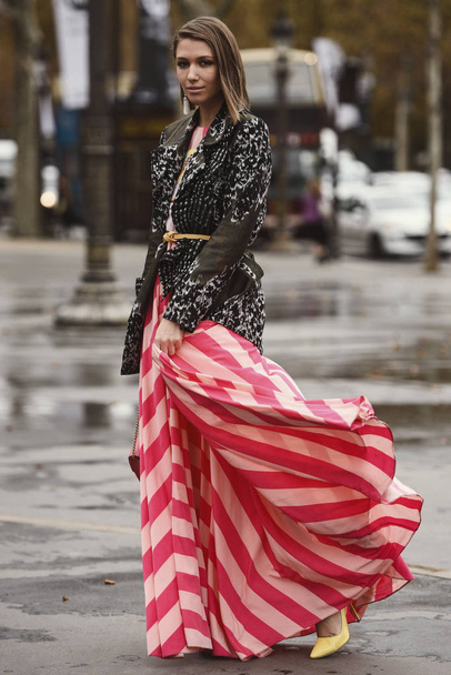 October 2, 2018: Paris, France - Landiana Cerciu in a stylish outfit during Paris Fashion Week, street style concept  - PFWSS19 - Фото, зображення