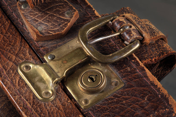 close-up fragment of locks and fasteners on the vintage leather suitcase brown - Фото, изображение