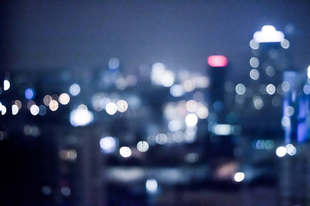 Bulanık Büyükşehir Bölgesi - gece hayatı, arka plan ve modern koyu tonları kavramı. Büyük şehir geceleri canlanır - Fotoğraf, Görsel