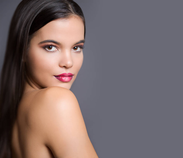 Gorgeous young brunette woman in makeup with ombre lipstick. - Fotoğraf, Görsel