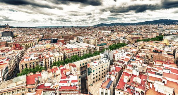 Βαρκελώνη Αεροφωτογραφία από ταράτσα στη λεωφόρο Passeig de Gracia. - Φωτογραφία, εικόνα