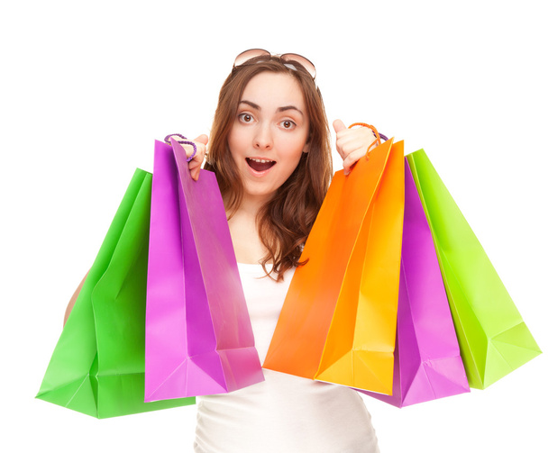 Foto van een mooie vrouw met shopping tassen - Foto, afbeelding