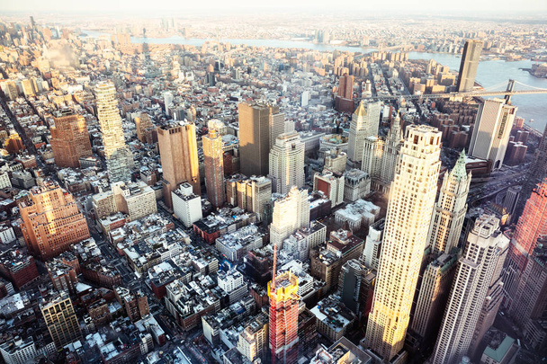 Vista aérea del horizonte de la ciudad de Nueva York con rascacielos urbanos
 - Foto, Imagen