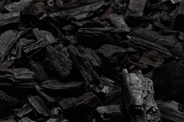 black embers after burnt campfire closeup. background - Fotoğraf, Görsel