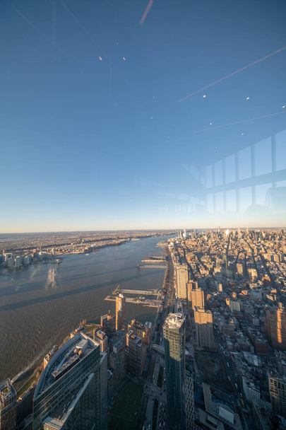 Hudson river and West Side Manhattan aerial view at dusk, New York City. - Foto, immagini