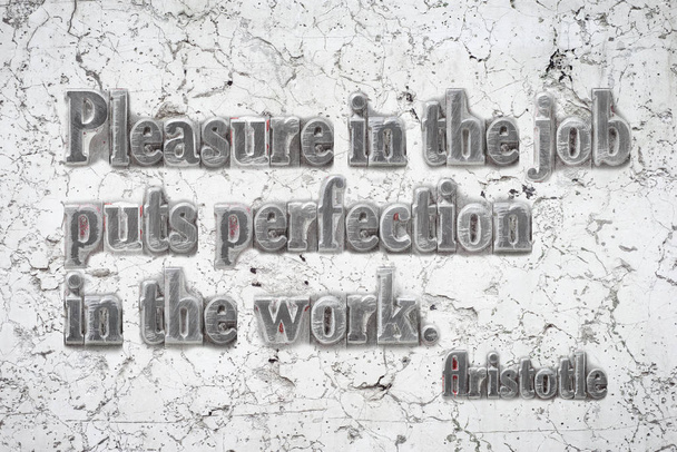 Задоволення в роботу - давньогрецький філософ Аристотель пропонування встановлений на білий мармур стіни - Фото, зображення
