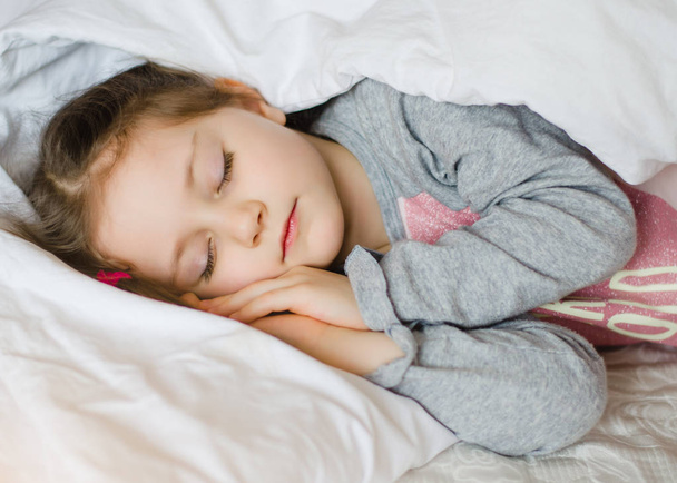 Sleeping child girl in the morning. Close up - Photo, Image