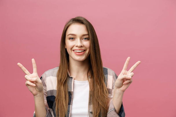 Young caucasian woman over isolated background smiling looking to the camera showing fingers doing victory sign. Number two - Фото, зображення