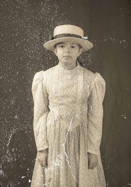 Replica antique photo of little girl in turn of the 20th century clothing. - Fotografie, Obrázek
