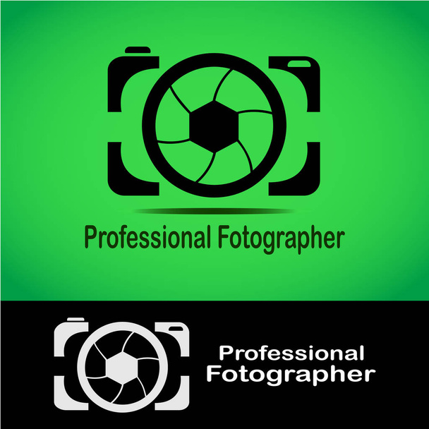 Dieses Logo hat eine Kamera. Dieses Logo eignet sich gut als Firmenlogo oder Fotostudio, das sich mit Fotografie beschäftigt. oder es kann auch als Marke für ein Kameraprodukt verwendet werden. kann bei Bedarf auch als Anwendungslogo und verschiedene andere Unternehmen verwendet werden. - Vektor, Bild