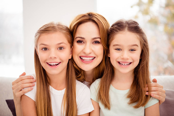 Close-up portrait of nice-looking adorable cute lovable lovely winsome attractive charming cheerful cheery people mum hugging bonding pre-teen girls in house indoors - Zdjęcie, obraz