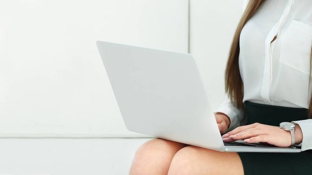 young employee of a company reading the text with a laptop - Foto, Imagem