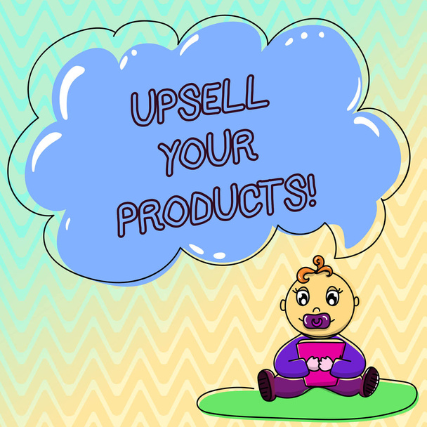 A kézírás szöveg Upsell a termékek. Koncepció értelmében kereskedelmi fel jobb változat a mi s betű megvásárolt baba ülő szőnyeg könyv cumi és üres színű felhő beszéd buborék. - Fotó, kép