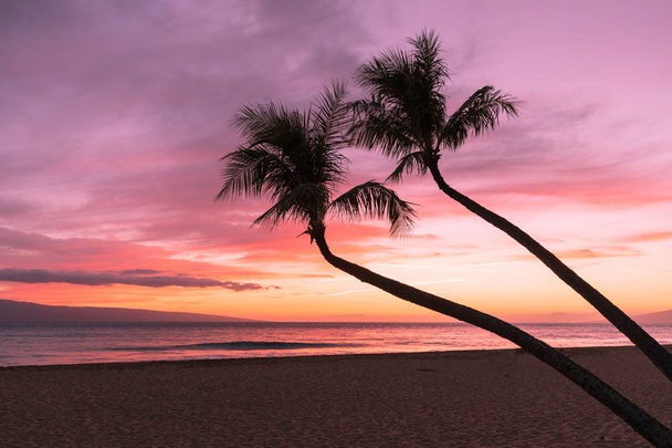 kaunis trooppinen auringonlasku Mauin saarella
 - Valokuva, kuva