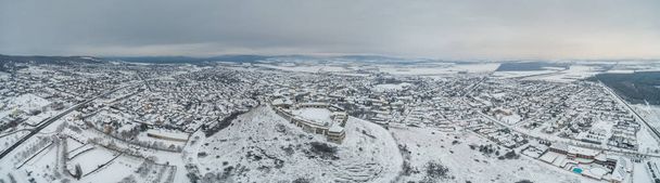 Bella vista panoramica della Fortezza di Sumeg, Ungheria in inverno
 - Foto, immagini