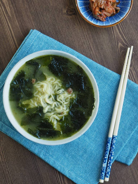 Nourriture coréenne Soupe d'algues Ramen
 - Photo, image