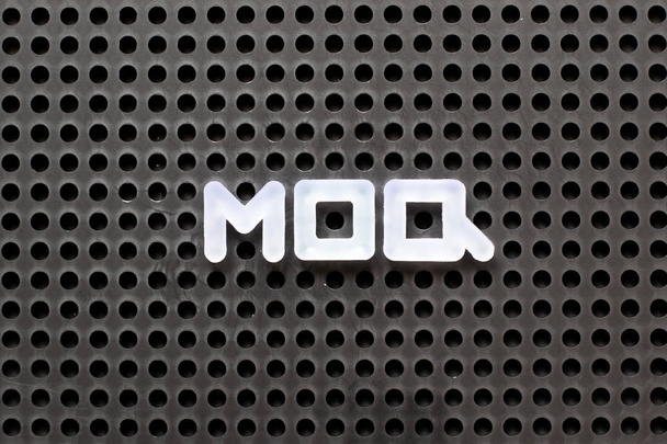 Pegboard cor preta com letra branca em palavra MOQ (Abreviatura de Quantidade de Ordem Mínima
) - Foto, Imagem
