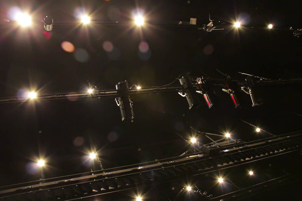 Osvětlovací zařízení a závěsných lišt pro představení v divadle jsou vyhlídky na využití. - Fotografie, Obrázek