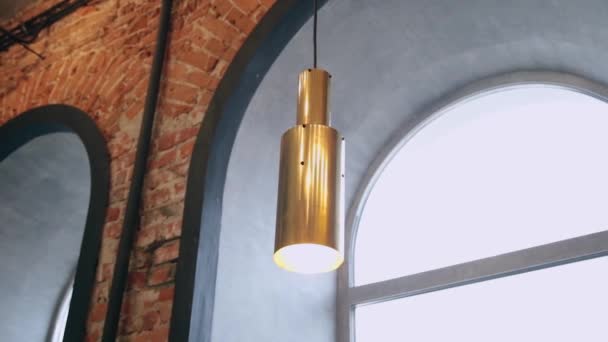 Lámpara de hierro en el estilo loft y con un nuevo diseño en la cafetería
. - Imágenes, Vídeo