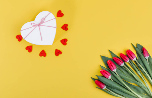 Valentine's Day background. Valentines day concept. Love Valentine's hearts with Gift box. - Foto, afbeelding