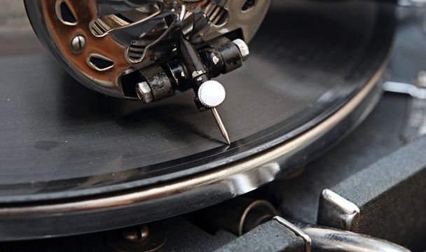 Grammofono vintage con vinile
 - Foto, immagini