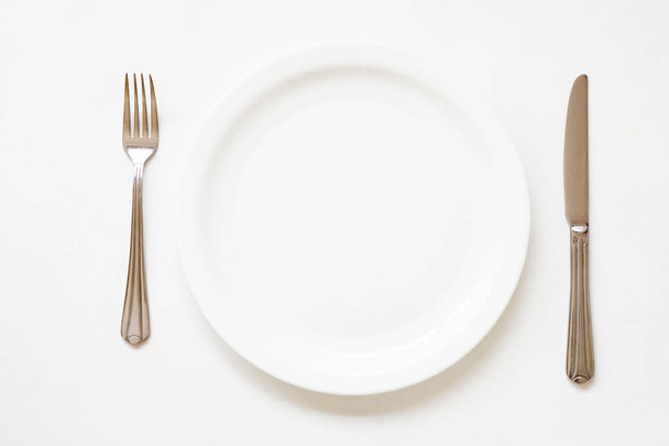 dinner setting empty porcelain plate cutlery - Φωτογραφία, εικόνα