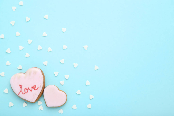 Valentine day cookies with heart shaped sprinkles on blue background - Fotoğraf, Görsel
