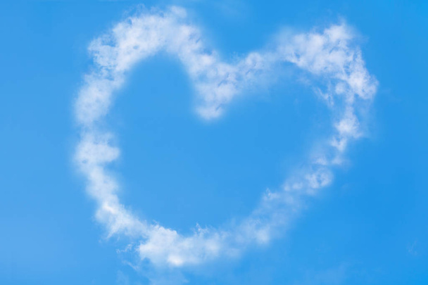 καρδιά από τα σύννεφα - Φωτογραφία, εικόνα