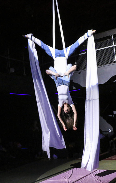 YOSHKAR-OLA, RUSSIA, DECEMBER 08, 2018: Dance and acrobatic show - love is 2018, from CrazyPole dance and aerial acrobatics Studio. - Foto, afbeelding