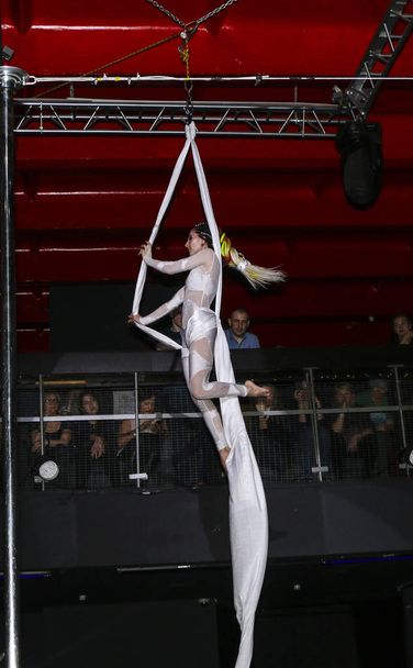 YOSHKAR-OLA, RUSSIA, DECEMBER 08, 2018: Dance and acrobatic show - love is 2018, from CrazyPole dance and aerial acrobatics Studio. - Foto, immagini