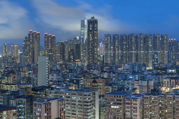 夜香港市内の Sjykine - 写真・画像