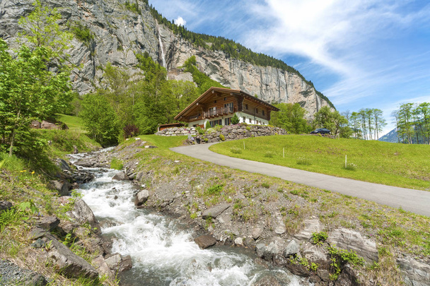 Impresionante paisaje suizo de verano
 - Foto, Imagen