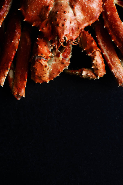 Big whole alaskan crab on dark background - Φωτογραφία, εικόνα