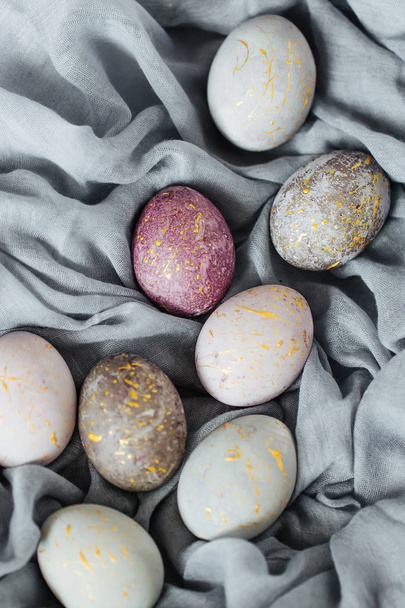 Stylish gray, violet and blue Easter eggs. Homemade naturally dyed Easter eggs  - Fotoğraf, Görsel