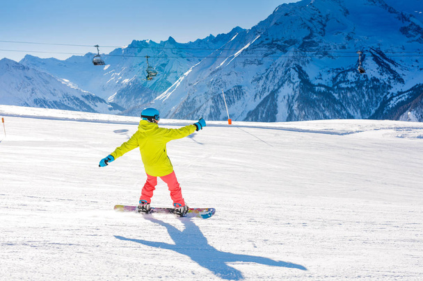 Girl snowboarder having fun in the winter ski resort. - Φωτογραφία, εικόνα