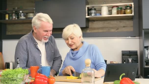 Pensioner couple preparing side dish together. - Кадры, видео