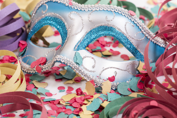 carnival venetian mask with confetti and serpentine streamers. - Photo, Image