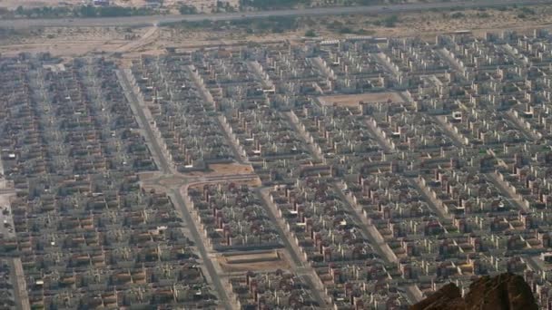 Новые жилые районы в Аль-Айн. Вид с горы
 - Кадры, видео