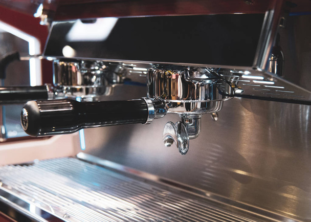 Espresso shot from coffee machine in coffee shop,Coffee maker in coffee shop - Foto, Imagen