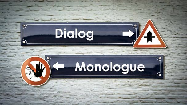 Диалог настенных знаков против монолога
 - Фото, изображение