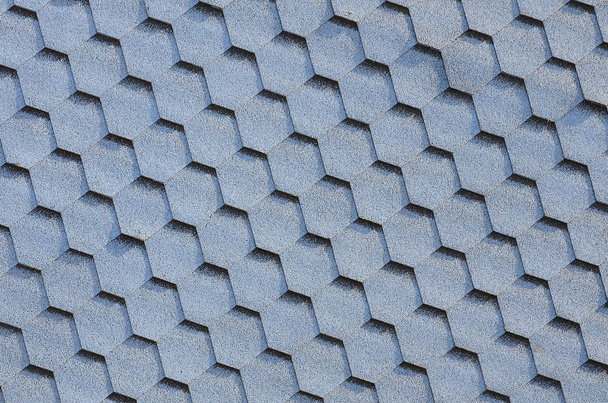 Telhado moderno e decoração de chaminés. Betume flexível ou ardósia telhas em forma de hexágono. Textura vista superior
 - Foto, Imagem