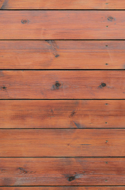 Lakované dřevo pozadí z exteriéru kabiny. Hnědá dřevěná stodola prkno hrubé zrno povrchu pozadí - Fotografie, Obrázek