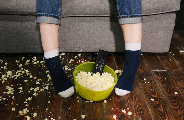 man sofa watching movie with popcorn - Photo, Image
