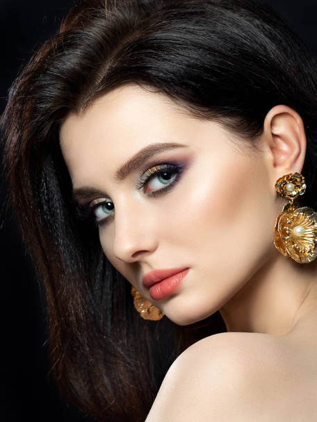 Portrait of beautiful woman with evening make up - Photo, Image