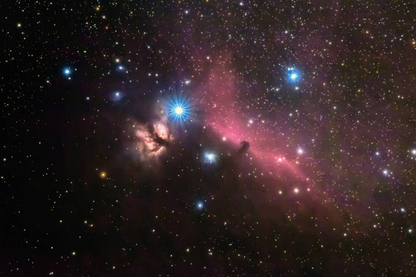Pferdekopf und flammender Baumnebel im Sternbild Orion, Milchstraße - Foto, Bild