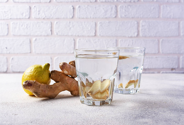 Zencefil ile su, sağlıklı içecek detoks - Fotoğraf, Görsel