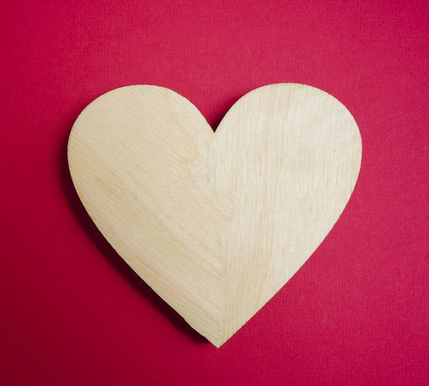 one wooden heart on on red background. i - Фото, зображення