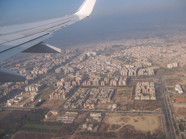 Vista de la antigua ciudad de Bombay desde la cabina del avión
. - Foto, imagen