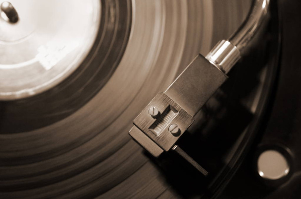 Gramofon gramofonowy o wysokiej wierności gra na winylu - Zdjęcie, obraz